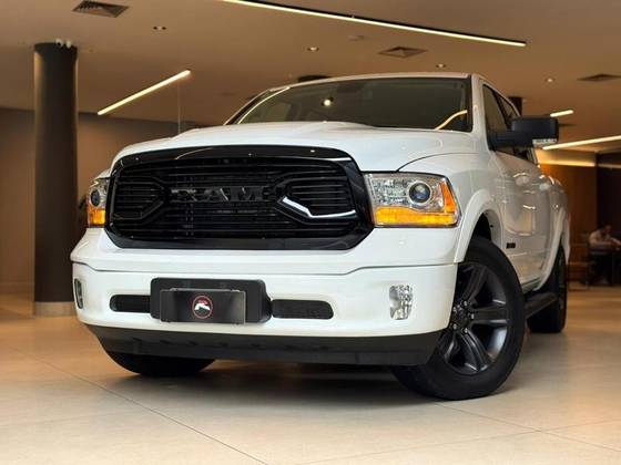 RAM CLASSIC 5.7 V8 GASOLINA LARAMIE CD 4X4 AUTOMÁTICO RAM CLASSIC 5.7 V8 GASOLINA LARAMIE CD 4X4 AUTOMÁTICO